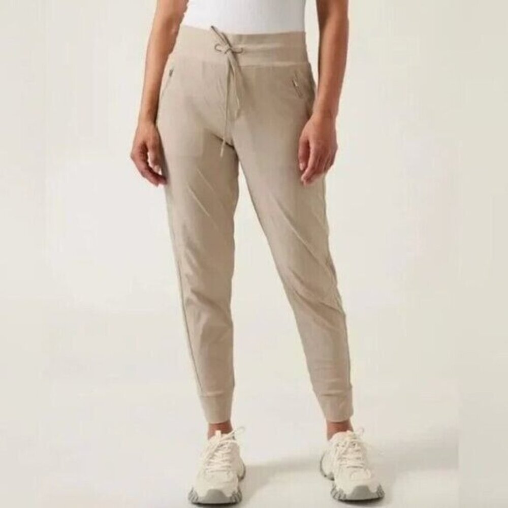 S1 Athleta Women's Trekkie North Jogger Pant Size 6 Beige Style 405726